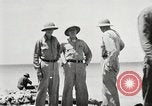 Standbild USA Soldaten Enewetak Atoll Marshall Inseln, 1944, aus Sekunde 45 historischem Filmmaterial Videoclip 65675061239