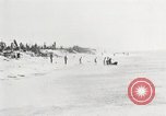 Standbild USA Soldaten Enewetak Atoll Marshall Inseln, 1944, aus Sekunde 46 historischem Filmmaterial Videoclip 65675061239