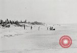 Standbild USA Soldaten Enewetak Atoll Marshall Inseln, 1944, aus Sekunde 48 historischem Filmmaterial Videoclip 65675061239