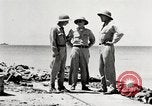 Standbild USA Soldaten Enewetak Atoll Marshall Inseln, 1944, aus Sekunde 55 historischem Filmmaterial Videoclip 65675061239
