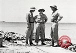 Standbild USA Soldaten Enewetak Atoll Marshall Inseln, 1944, aus Sekunde 56 historischem Filmmaterial Videoclip 65675061239