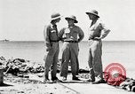Standbild USA Soldaten Enewetak Atoll Marshall Inseln, 1944, aus Sekunde 57 historischem Filmmaterial Videoclip 65675061239