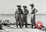 Standbild USA Soldaten Enewetak Atoll Marshall Inseln, 1944, aus Sekunde 58 historischem Filmmaterial Videoclip 65675061239
