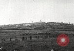 Standbild US-Truppen nehmen Montfaucon Hill Frankreich, 1918, aus Sekunde 10 historischem Filmmaterial Videoclip 65675061251