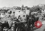 Standbild US-Truppen nehmen Montfaucon Hill Frankreich, 1918, aus Sekunde 20 historischem Filmmaterial Videoclip 65675061251