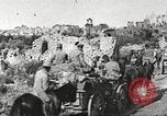 Standbild US-Truppen nehmen Montfaucon Hill Frankreich, 1918, aus Sekunde 21 historischem Filmmaterial Videoclip 65675061251