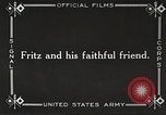 Standbild deutschen Gefangenen durch uns in Ersten Weltkrieg Frankreich, 1918, aus Sekunde 4 historischem Filmmaterial Videoclip 65675061253