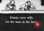 Standbild deutschen Gefangenen durch uns in Ersten Weltkrieg Frankreich, 1918, aus Sekunde 14 historischem Filmmaterial Videoclip 65675061253