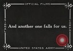 Standbild deutschen Gefangenen durch uns in Ersten Weltkrieg Frankreich, 1918, aus Sekunde 53 historischem Filmmaterial Videoclip 65675061253