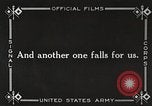 Standbild deutschen Gefangenen durch uns in Ersten Weltkrieg Frankreich, 1918, aus Sekunde 55 historischem Filmmaterial Videoclip 65675061253
