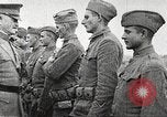 Standbild John Pershing schmückt US-Truppen Frankreich, 1918, aus Sekunde 29 historischem Filmmaterial Videoclip 65675061254