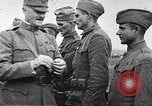 Standbild John Pershing schmückt US-Truppen Frankreich, 1918, aus Sekunde 32 historischem Filmmaterial Videoclip 65675061254