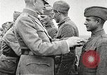 Standbild John Pershing schmückt US-Truppen Frankreich, 1918, aus Sekunde 33 historischem Filmmaterial Videoclip 65675061254