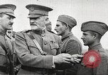 Standbild John Pershing schmückt US-Truppen Frankreich, 1918, aus Sekunde 36 historischem Filmmaterial Videoclip 65675061254