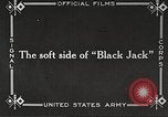 Standbild John Pershing schmückt US-Truppen Frankreich, 1918, aus Sekunde 43 historischem Filmmaterial Videoclip 65675061254