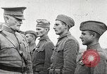 Standbild John Pershing schmückt US-Truppen Frankreich, 1918, aus Sekunde 49 historischem Filmmaterial Videoclip 65675061254