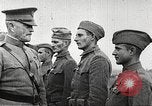 Standbild John Pershing schmückt US-Truppen Frankreich, 1918, aus Sekunde 51 historischem Filmmaterial Videoclip 65675061254