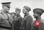 Standbild John Pershing schmückt US-Truppen Frankreich, 1918, aus Sekunde 54 historischem Filmmaterial Videoclip 65675061254