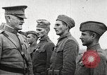 Standbild John Pershing schmückt US-Truppen Frankreich, 1918, aus Sekunde 55 historischem Filmmaterial Videoclip 65675061254