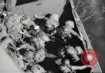 Image les forces américaines le débarquement sur les plages de Normandie le jour J France, 1944, de la seconde 43 séquences d'archives historiques vidéo 65675061279