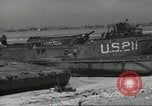Immagine di Allied Landing Craft Normandia Francia, 1944, secondo 18 filmato di repertorio 65675061285