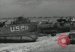 Immagine di Allied Landing Craft Normandia Francia, 1944, secondo 24 filmato di repertorio 65675061285