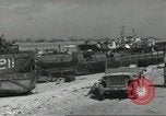 Immagine di Allied Landing Craft Normandia Francia, 1944, secondo 28 filmato di repertorio 65675061285