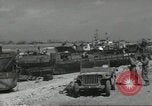 Immagine di Allied Landing Craft Normandia Francia, 1944, secondo 30 filmato di repertorio 65675061285