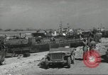 Immagine di Allied Landing Craft Normandia Francia, 1944, secondo 31 filmato di repertorio 65675061285