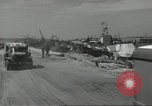 Immagine di Allied Landing Craft Normandia Francia, 1944, secondo 43 filmato di repertorio 65675061285