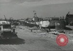 Immagine di Allied Landing Craft Normandia Francia, 1944, secondo 45 filmato di repertorio 65675061285