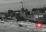Immagine di Allied Landing Craft Normandia Francia, 1944, secondo 50 filmato di repertorio 65675061285