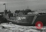 Immagine di Allied Landing Craft Normandia Francia, 1944, secondo 53 filmato di repertorio 65675061285