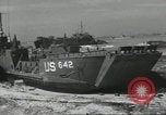 Immagine di Allied Landing Craft Normandia Francia, 1944, secondo 54 filmato di repertorio 65675061285