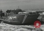 Immagine di Allied Landing Craft Normandia Francia, 1944, secondo 55 filmato di repertorio 65675061285
