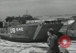 Immagine di Allied Landing Craft Normandia Francia, 1944, secondo 56 filmato di repertorio 65675061285