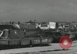 Immagine di Allied Landing Craft Normandia Francia, 1944, secondo 60 filmato di repertorio 65675061285