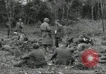 Standbild USA Soldaten Colleville-sur-Mer Normandie Frankreich, 1944, aus Sekunde 9 historischem Filmmaterial Videoclip 65675061291