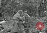 Standbild USA Soldaten Colleville-sur-Mer Normandie Frankreich, 1944, aus Sekunde 17 historischem Filmmaterial Videoclip 65675061291
