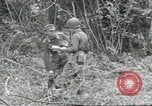 Standbild USA Soldaten Colleville-sur-Mer Normandie Frankreich, 1944, aus Sekunde 39 historischem Filmmaterial Videoclip 65675061291