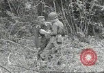Standbild USA Soldaten Colleville-sur-Mer Normandie Frankreich, 1944, aus Sekunde 42 historischem Filmmaterial Videoclip 65675061291