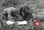Standbild USA Soldaten Colleville-sur-Mer Normandie Frankreich, 1944, aus Sekunde 45 historischem Filmmaterial Videoclip 65675061291