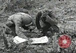 Standbild USA Soldaten Colleville-sur-Mer Normandie Frankreich, 1944, aus Sekunde 46 historischem Filmmaterial Videoclip 65675061291