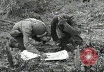 Standbild USA Soldaten Colleville-sur-Mer Normandie Frankreich, 1944, aus Sekunde 47 historischem Filmmaterial Videoclip 65675061291