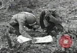 Standbild USA Soldaten Colleville-sur-Mer Normandie Frankreich, 1944, aus Sekunde 48 historischem Filmmaterial Videoclip 65675061291