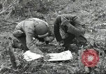 Standbild USA Soldaten Colleville-sur-Mer Normandie Frankreich, 1944, aus Sekunde 49 historischem Filmmaterial Videoclip 65675061291