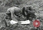 Standbild USA Soldaten Colleville-sur-Mer Normandie Frankreich, 1944, aus Sekunde 50 historischem Filmmaterial Videoclip 65675061291
