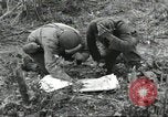 Standbild USA Soldaten Colleville-sur-Mer Normandie Frankreich, 1944, aus Sekunde 53 historischem Filmmaterial Videoclip 65675061291