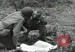 Standbild USA Soldaten Colleville-sur-Mer Normandie Frankreich, 1944, aus Sekunde 54 historischem Filmmaterial Videoclip 65675061291