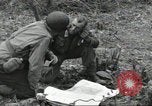 Standbild USA Soldaten Colleville-sur-Mer Normandie Frankreich, 1944, aus Sekunde 55 historischem Filmmaterial Videoclip 65675061291